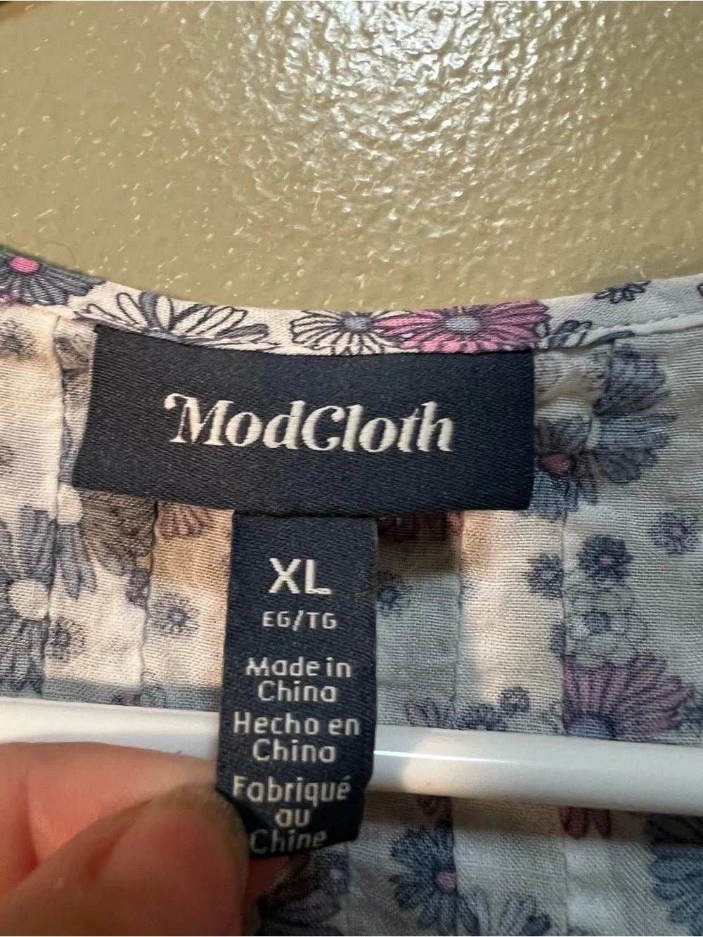 Modcloth Women's Sz XL Short Sleeve Top White Blue Purple Floral Pleated Keyhole